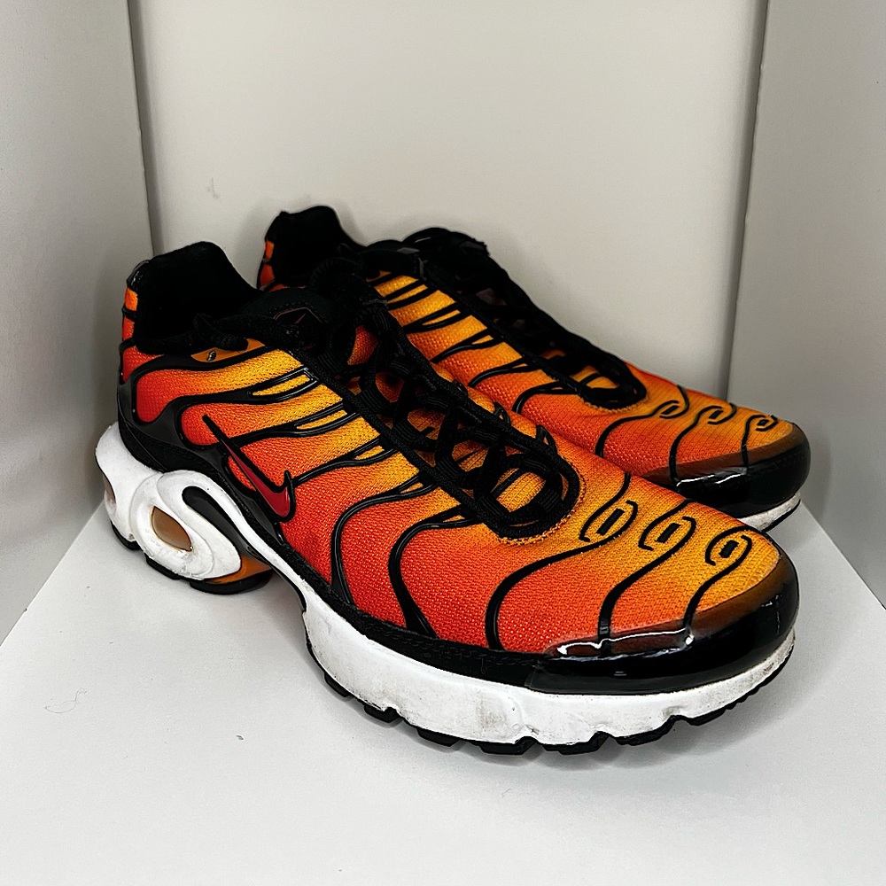 GS/Women’s Nike Air Max Plus ‘Sunset’ Sneakers